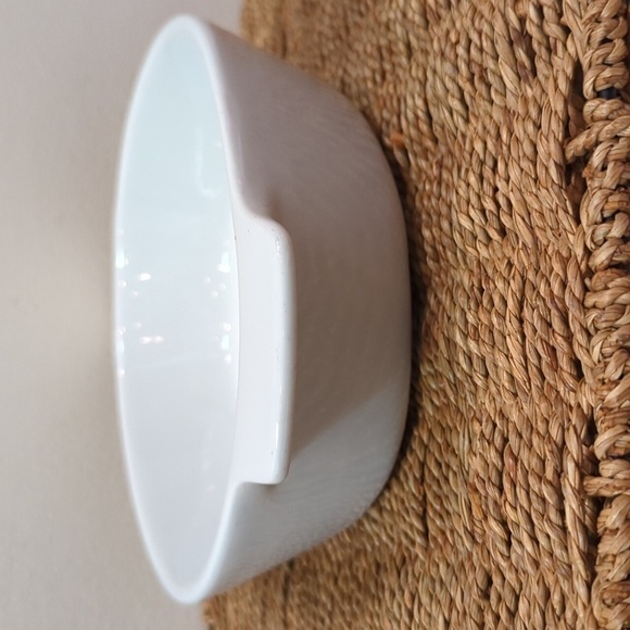 Oneida B-15 Buffalo Bright White 1 1/2 qt. Casserole Dish - Picture 2 of 7